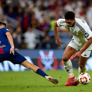 C7娱乐官网-皇马风光复苏，巴萨艰难斩获胜利