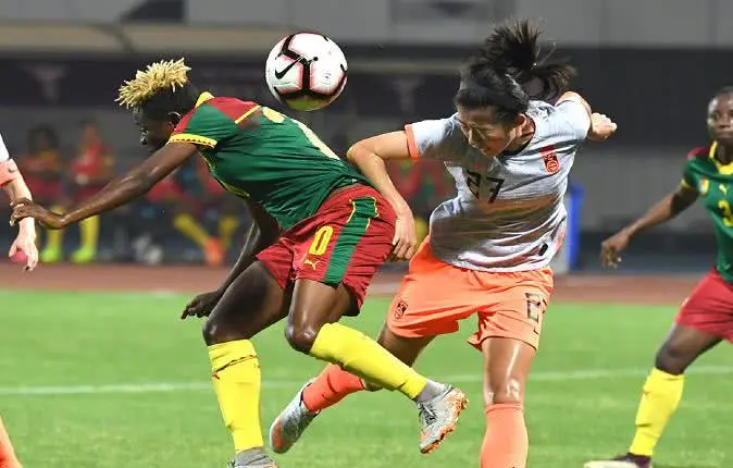 喀麦隆女足队员带伤坚持，圆满完成赛季目标