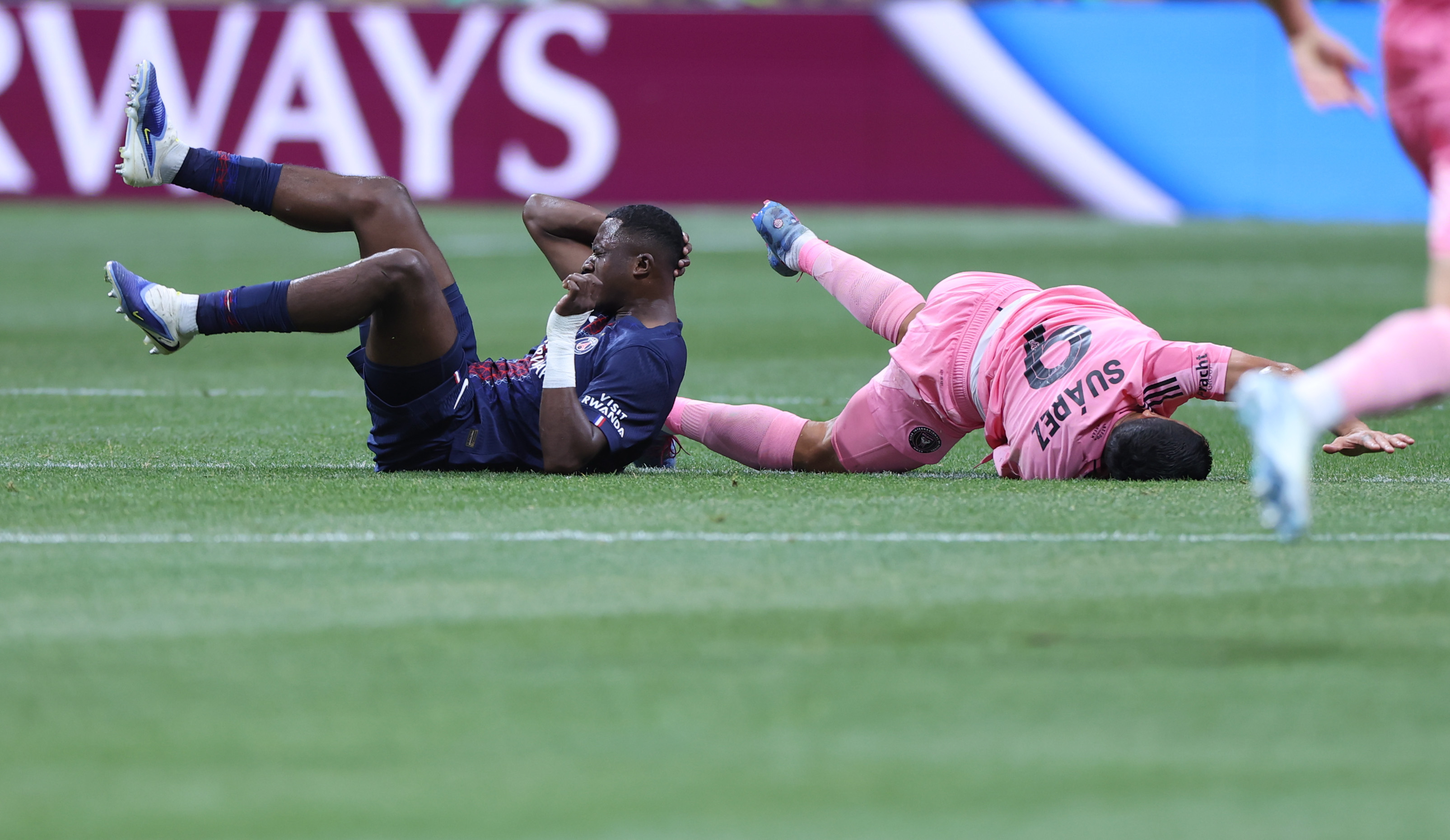 巴黎圣日耳曼主帅受挫，赛季中下课的简单介绍